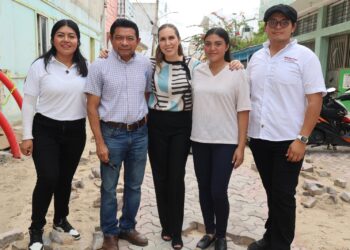 Atenea Gómez Ricalde supervisa el avance del soterramiento de la red eléctrica en el Centro de Isla Mujeres