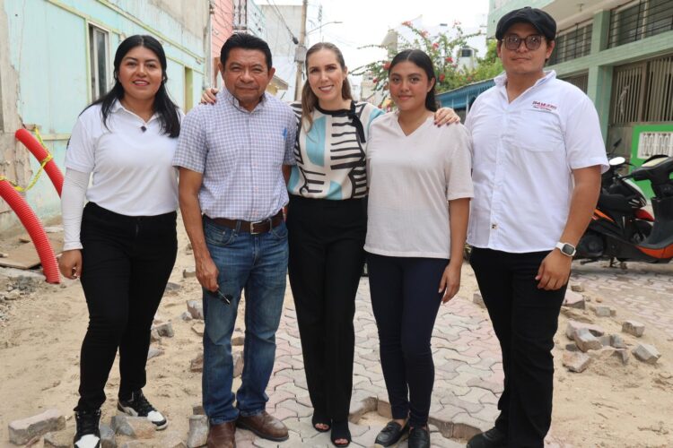 Atenea Gómez Ricalde supervisa el avance del soterramiento de la red eléctrica en el Centro de Isla Mujeres