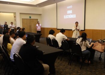 IEQROO comparte experiencias con jóvenes congresistas
