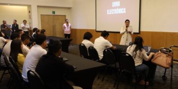 IEQROO comparte experiencias con jóvenes congresistas