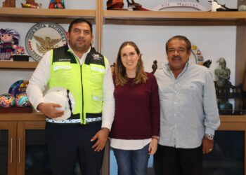 Atenea Gómez Ricalde da seguimiento a los trabajos de modernización eléctrica realizados por CFE en Isla Mujeres