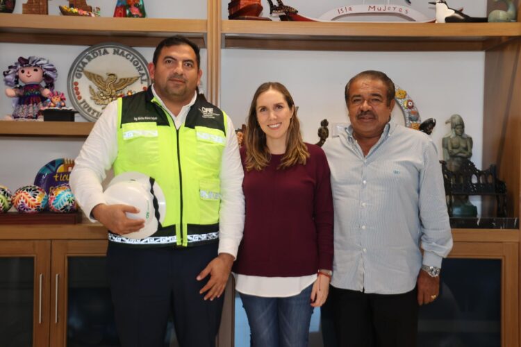 Atenea Gómez Ricalde da seguimiento a los trabajos de modernización eléctrica realizados por CFE en Isla Mujeres