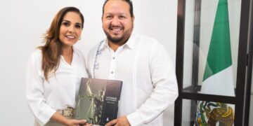 El Magistrado Presidente del TEQROO entrega a la Gobernadora el Informe de Actividades 2024-2025