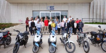 Legítimos propietarios reciben vehículos robados y recuperados por la FGE