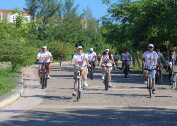 Continúa Ana Paty Peralta fomentando la convivencia familiar en “paseo cancunense”