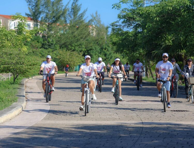 Continúa Ana Paty Peralta fomentando la convivencia familiar en “paseo cancunense”
