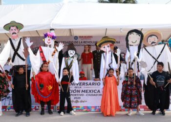 Gobierno de Isla Mujeres realiza con éxito desfile cívico–deportivo del 20 de Noviembre en Ciudad Mujeres
