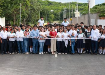 Atenea Gómez inaugura calle de acceso al Colegio de Bachilleres en Ciudad Mujeres
