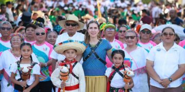 Isla Mujeres celebra en unidad y con una nutrida participación el 115 Aniversario de la Revolución Mexicana