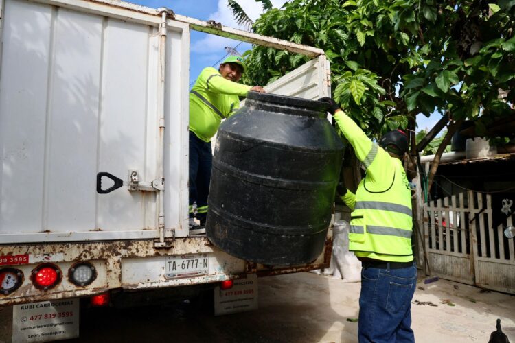 Gobierno de Isla Mujeres refuerza jornadas de descacharrización para proteger la salud de las familias