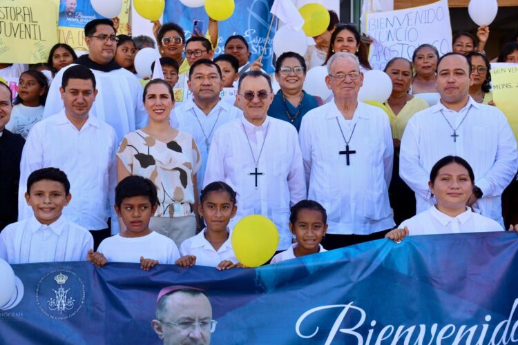 Isla Mujeres recibe la visita pastoral del Nuncio Apostólico en México, Mons. Joseph Spiteri