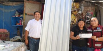 Gobierno de Isla Mujeres fortalece la protección de viviendas con entrega de láminas de zinc