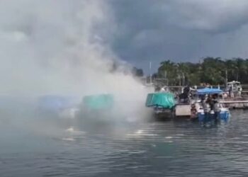 Explota embarcación de la Marina en Cozumel