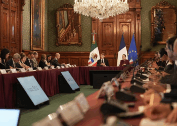 Sheinbaum y Macron se reúnen con empresarios para fortalecer relación comercial