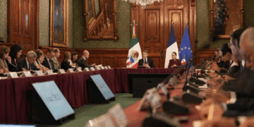 Sheinbaum y Macron se reúnen con empresarios para fortalecer relación comercial