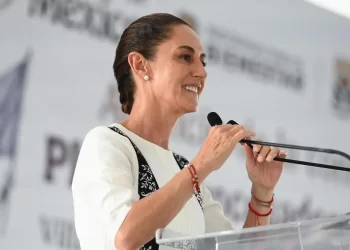 Pueblo y gobierno "somos invencibles"; decimos no a quienes desean provocar violencia: Claudia Sheinbaum