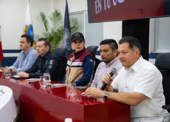 Estefanía Mercado presenta a Alberto Farfán como titular de la recién creada Dirección de Vivienda y Regularización