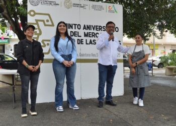 Celebran el 5° Aniversario del Mercado Mundo de las Piñatas en Playa del Carmen