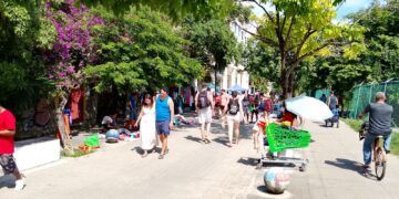 Denuncian llegada de tianguistas a la Quinta Avenida