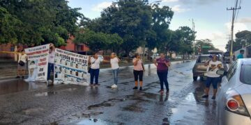 Bloquean ‘Madres Buscadoras’ la avenida Nichupté; exigen cárcel para Santamaría