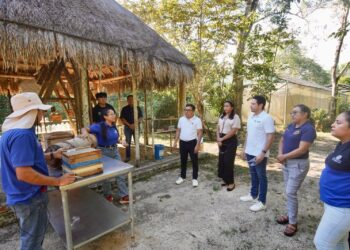 Renán Sánchez respalda a jóvenes que representarán a Quintana Roo en Costa Rica