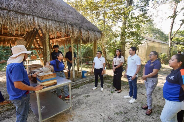 Renán Sánchez respalda a jóvenes que representarán a Quintana Roo en Costa Rica