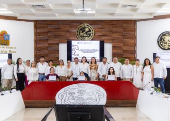 Estefanía Mercado entrega el Premio “Elvia Carrillo Puerto” 2025 a mujeres destacadas de Playa del Carmen