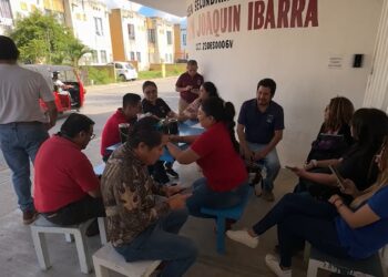 Maestros de secundaria en Cancún se van al paro; llevan 3 meses sin cobrar
