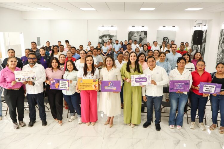 Magistrada del TEQROO, Thalía Hernández, imparte conferencia sobre VPG en Bacalar