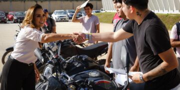 Mara Lezama entrega 16 motocicletas recuperadas y exhorta a fortalecer la cultura de la denuncia