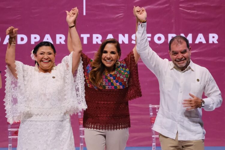 Mildred Ávila rinde su primer informe y llama a construir la unidad