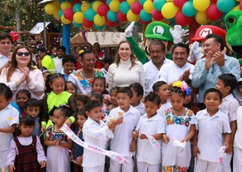 Atenea Gómez Ricalde cumple compromiso histórico al entregar el primer Parque Infantil y cancha de usos múltiples en Francisco May