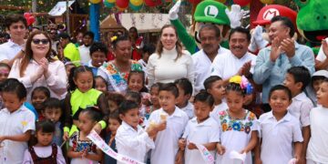 Atenea Gómez Ricalde cumple compromiso histórico al entregar el primer Parque Infantil y cancha de usos múltiples en Francisco May