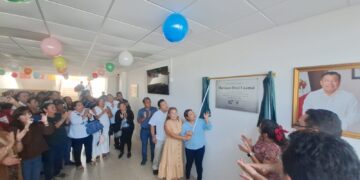 Otorga UT Tulum becas a hijos de ejidatarios, develan placa en honor a Marciano Dzul