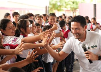 Renán Sánchez Tajonar destaca el compromiso de la gobernadora Mara Lezama con la educación de Cozumel