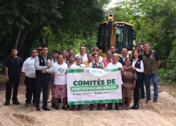 Pone en marcha Blanca Merari pavimentación de la calle del cementerio nuevo en Leona Vicario