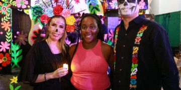 Festival Luz y Vida “Entre Vivos y Muertos” consolida tradición e incrementa la afluencia turística en Isla Mujeres