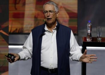 Grupo Salinas prevé revés en la Corte y amaga con demandar al SAT