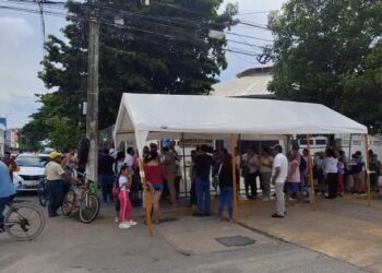 Cientos acuden a inscribirse al programa ‘Viviendas para el Bienestar’ en Playa del Carmen