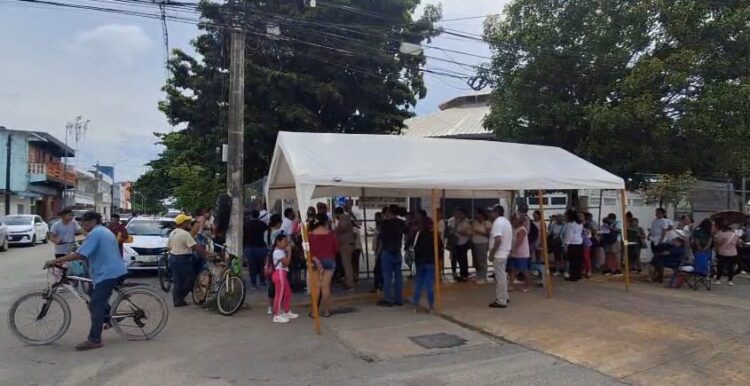 Cientos acuden a inscribirse al programa ‘Viviendas para el Bienestar’ en Playa del Carmen