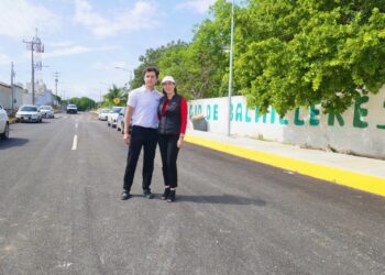 Atenea Gómez Ricalde supervisa trabajos finales de obra integral de la calle de acceso al Bachilleres Ciudad Mujeres