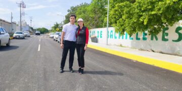 Atenea Gómez Ricalde supervisa trabajos finales de obra integral de la calle de acceso al Bachilleres Ciudad Mujeres