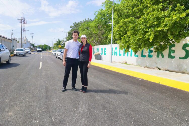 Atenea Gómez Ricalde supervisa trabajos finales de obra integral de la calle de acceso al Bachilleres Ciudad Mujeres
