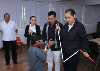 Chucho Pool impulsa apoyos para niñas y niños con discapacidad visual en Cancún