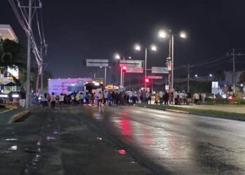 Detienen a 34 personas, en despeje de bloqueo en Playa del Carmen