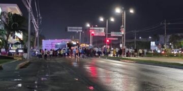 Detienen a 34 personas, en despeje de bloqueo en Playa del Carmen