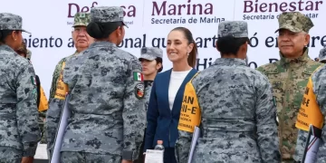 Sheinbaum da reconocimientos a militares y civiles que auxiliaron a afectados por lluvias de octubre