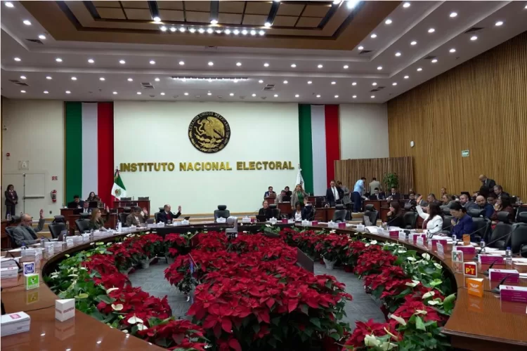 Advierten posible conflicto de interés en licitación para elaborar credenciales del INE