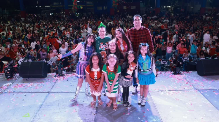 Atenea Gómez Ricalde celebra con éxito rotundo el Festival Navideño de Isla Mujeres