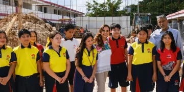 Supervisa Mara Lezama obra de domo en secundaria “Cancún” tras nueve años de espera
